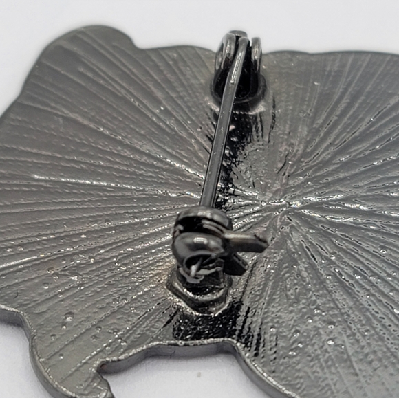 Hip-Hop Pug Brooch Pin - Enamel Dog with Bandana & Gold Chain Accessory Unisex - Picture 6 of 8